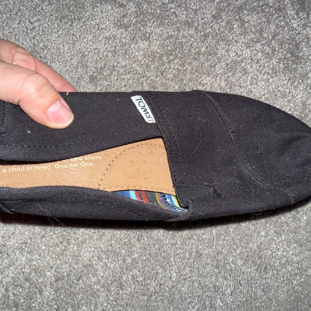 TOMS women’s Classic Black Slip-On Loafers